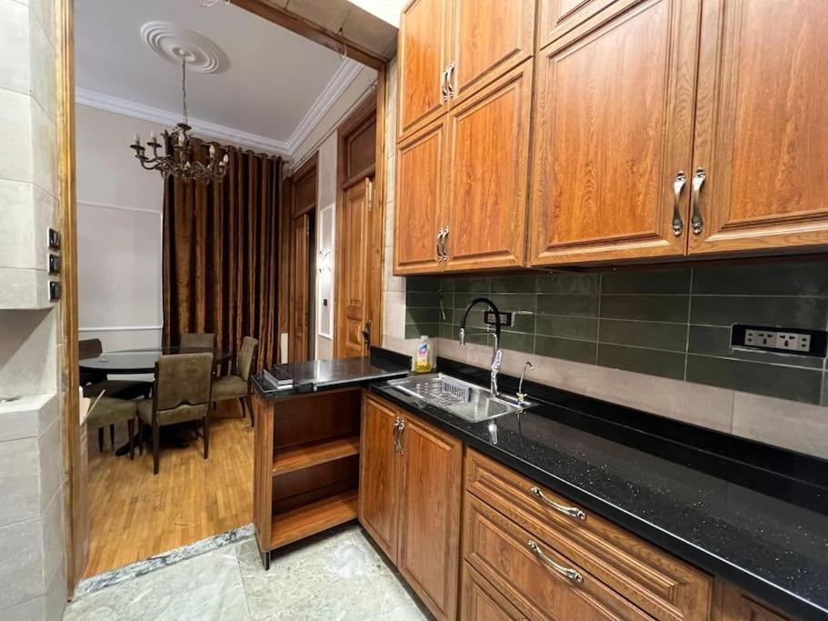 Authentic 3Br Apartment In Downtown, Cairo Exterior foto